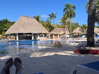 Large pool with swim up bar
