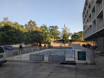 Closed pool
