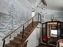 The painted walls incorporating the gondola breakfast nook was stunning.