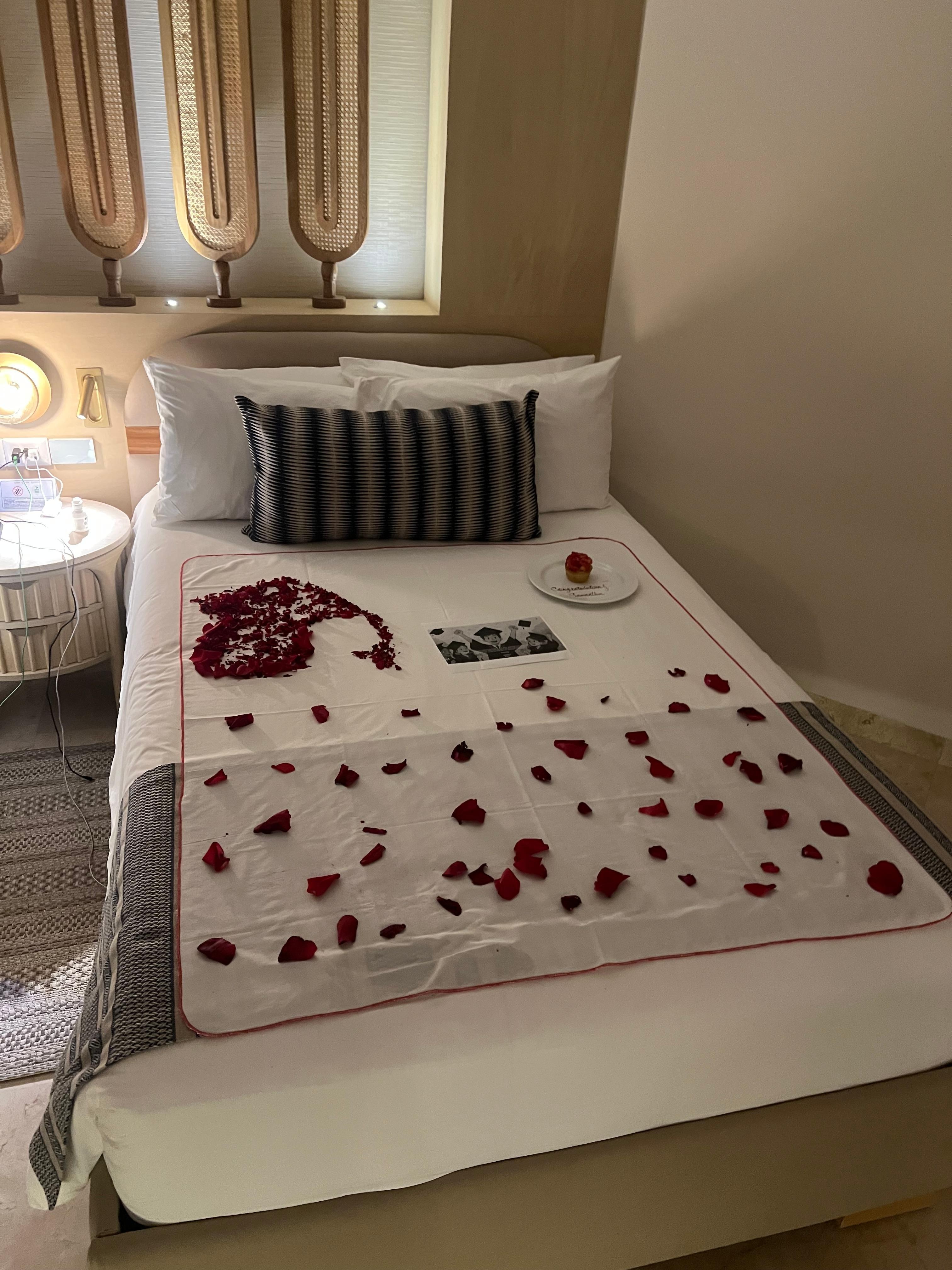 Linda sorpresa al regresar a la habitación muy lindo detalle. 