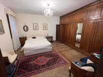 one bedroom (there are 4 large bedrooms - 2 have Canal views)