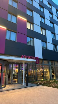 Nice strategic location with a beautiful garden in front