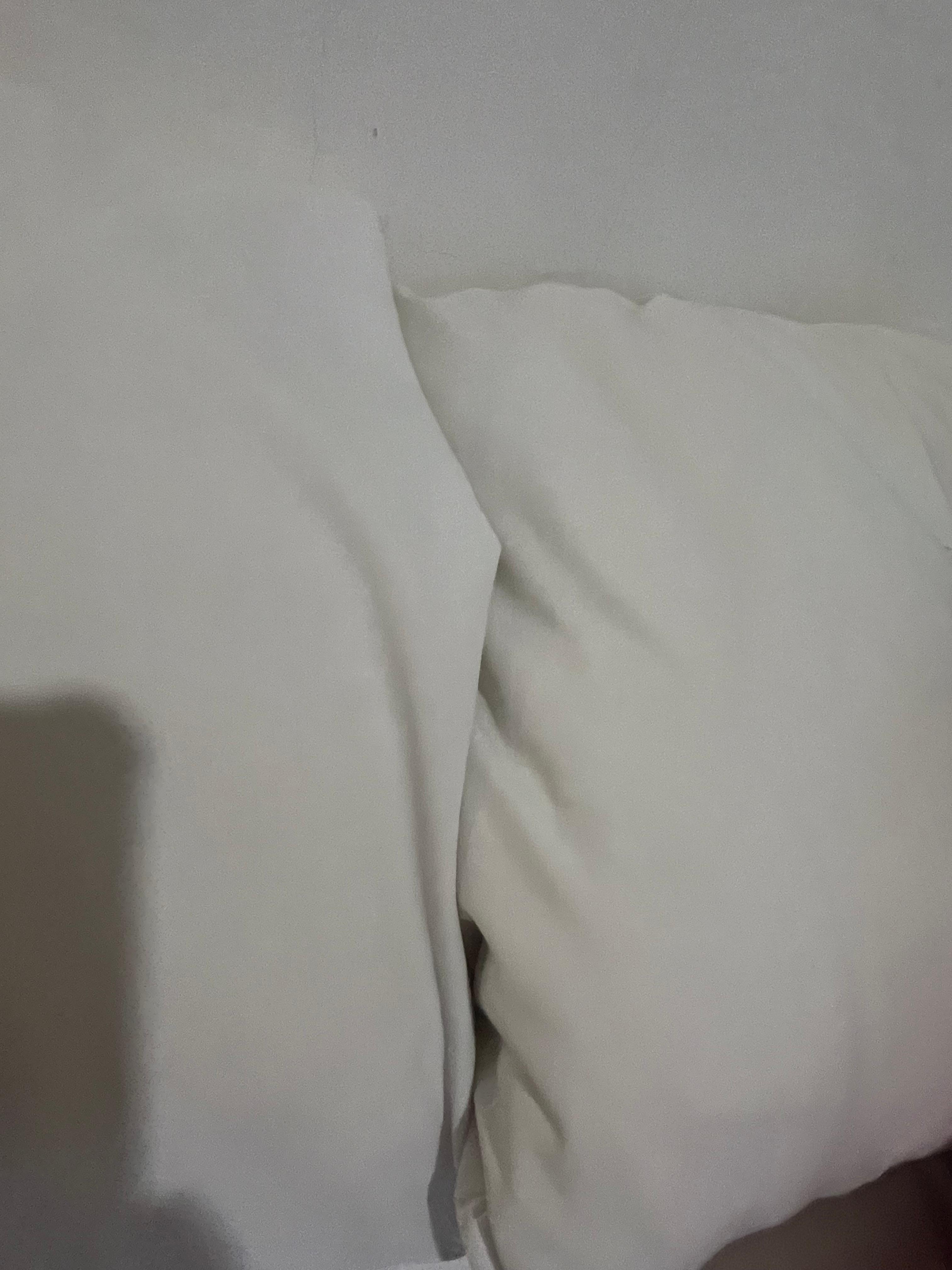 El forro de la almohada amarillientas 