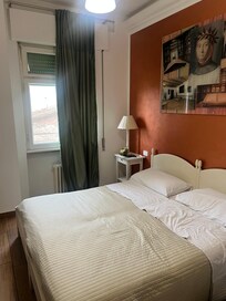 広く快適でソケットもいくつかありました。