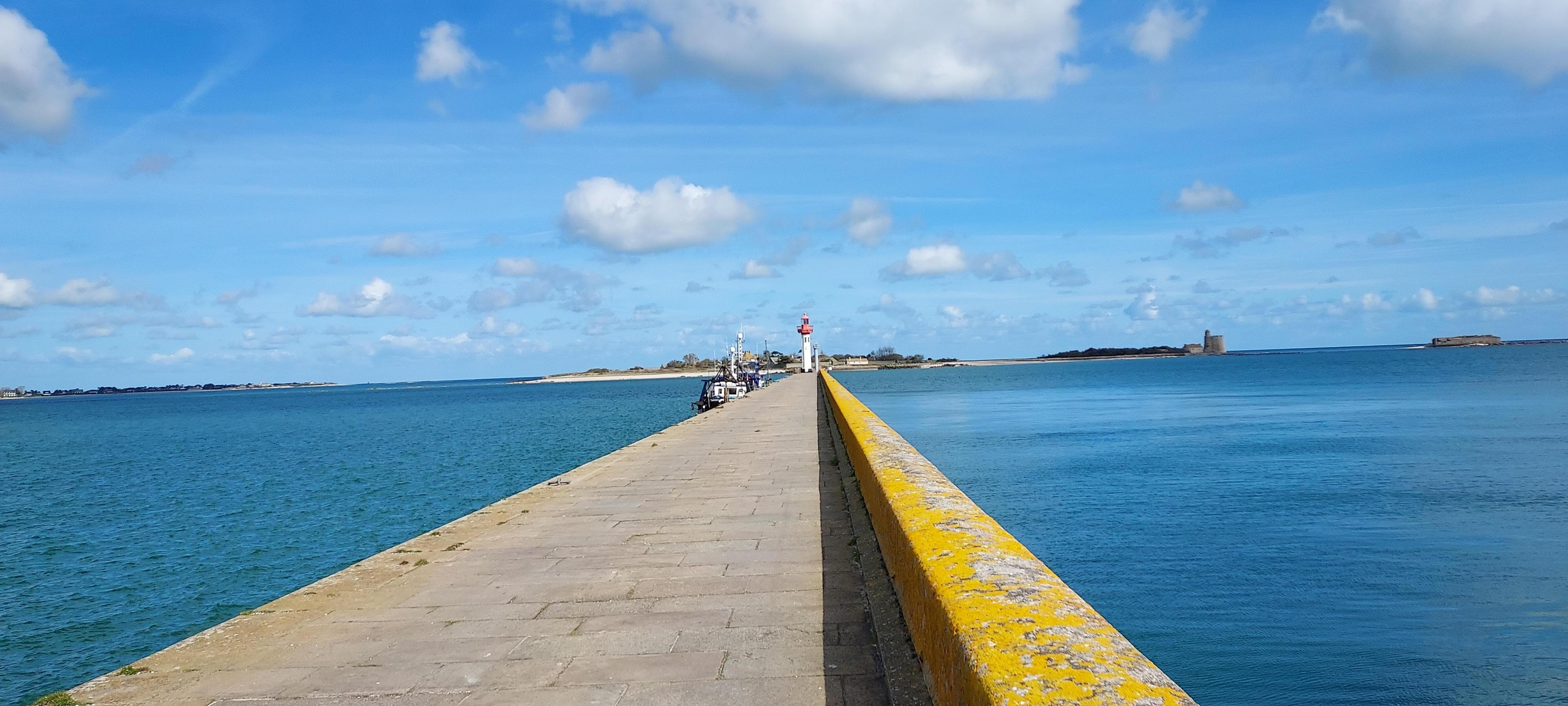 Vue sur Tatihou de la digue de St vaast