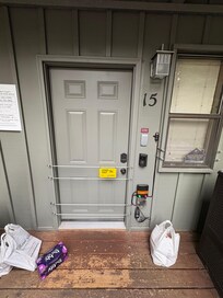 Electric Bear alert system that we were not made aware of prior to check in.    Manager wasn’t even aware this unit had this set up….. what?!?