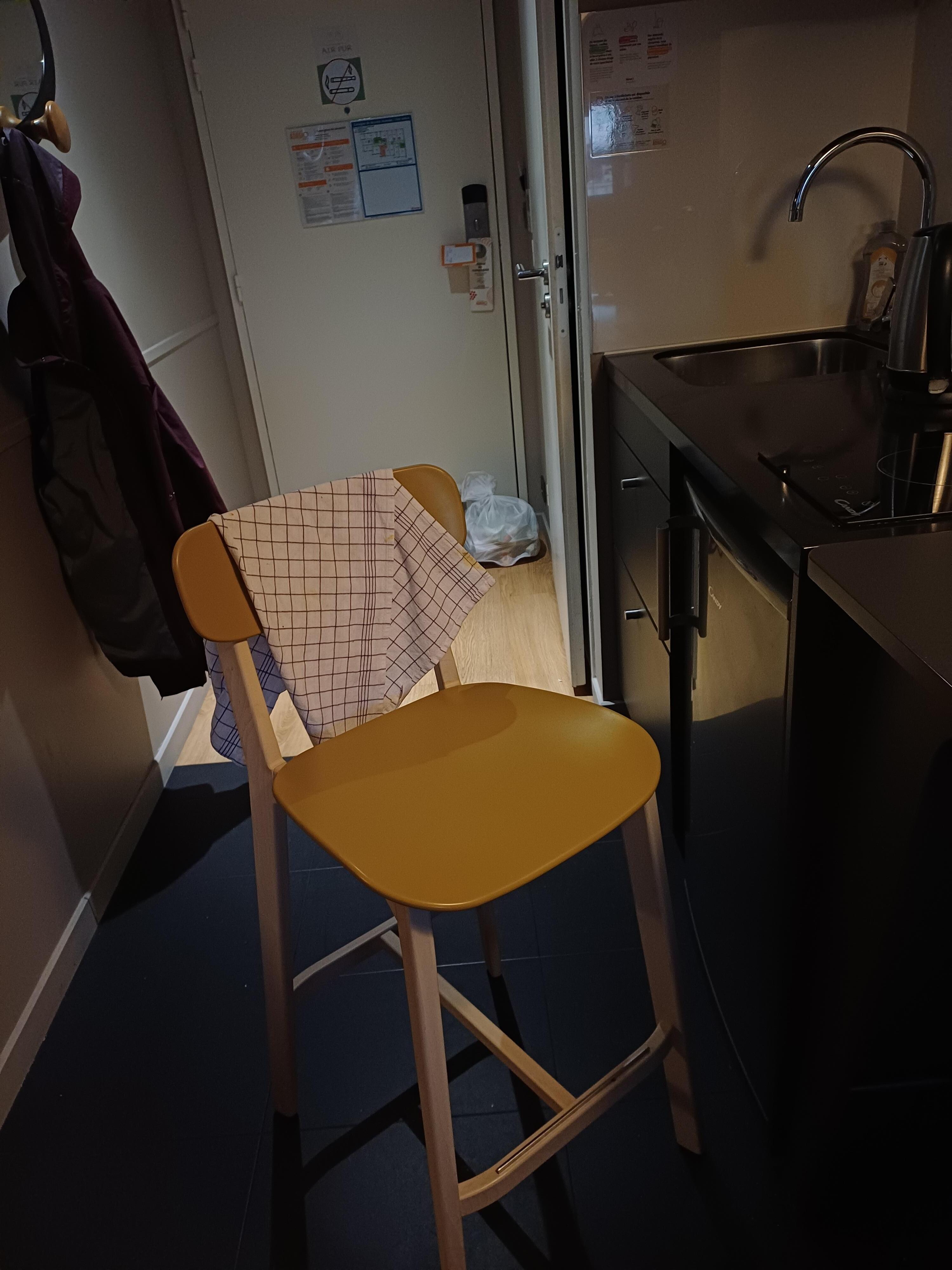 Tabouret de bar. Pas de chaise classique 