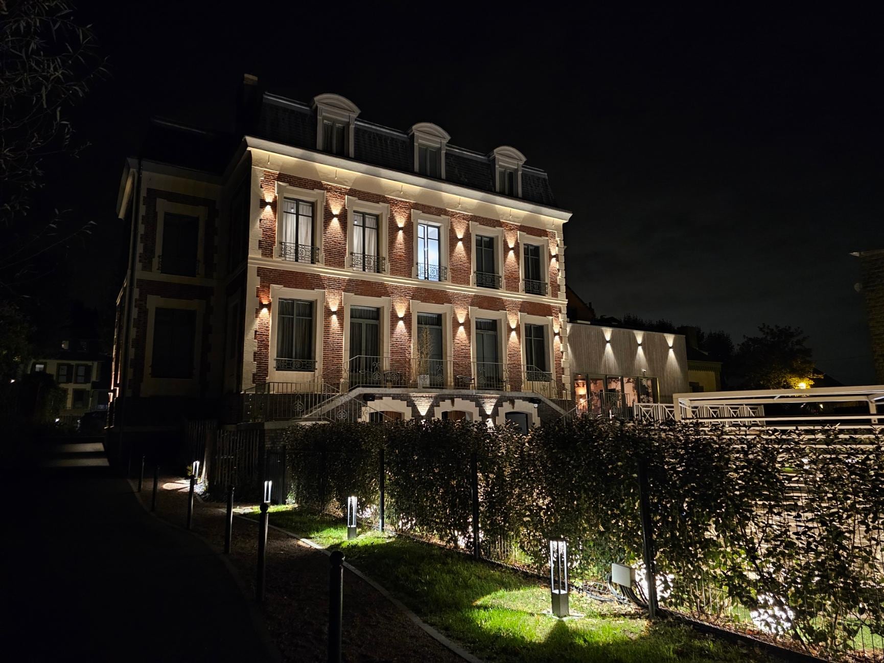 The rear of this beautiful hotel at night