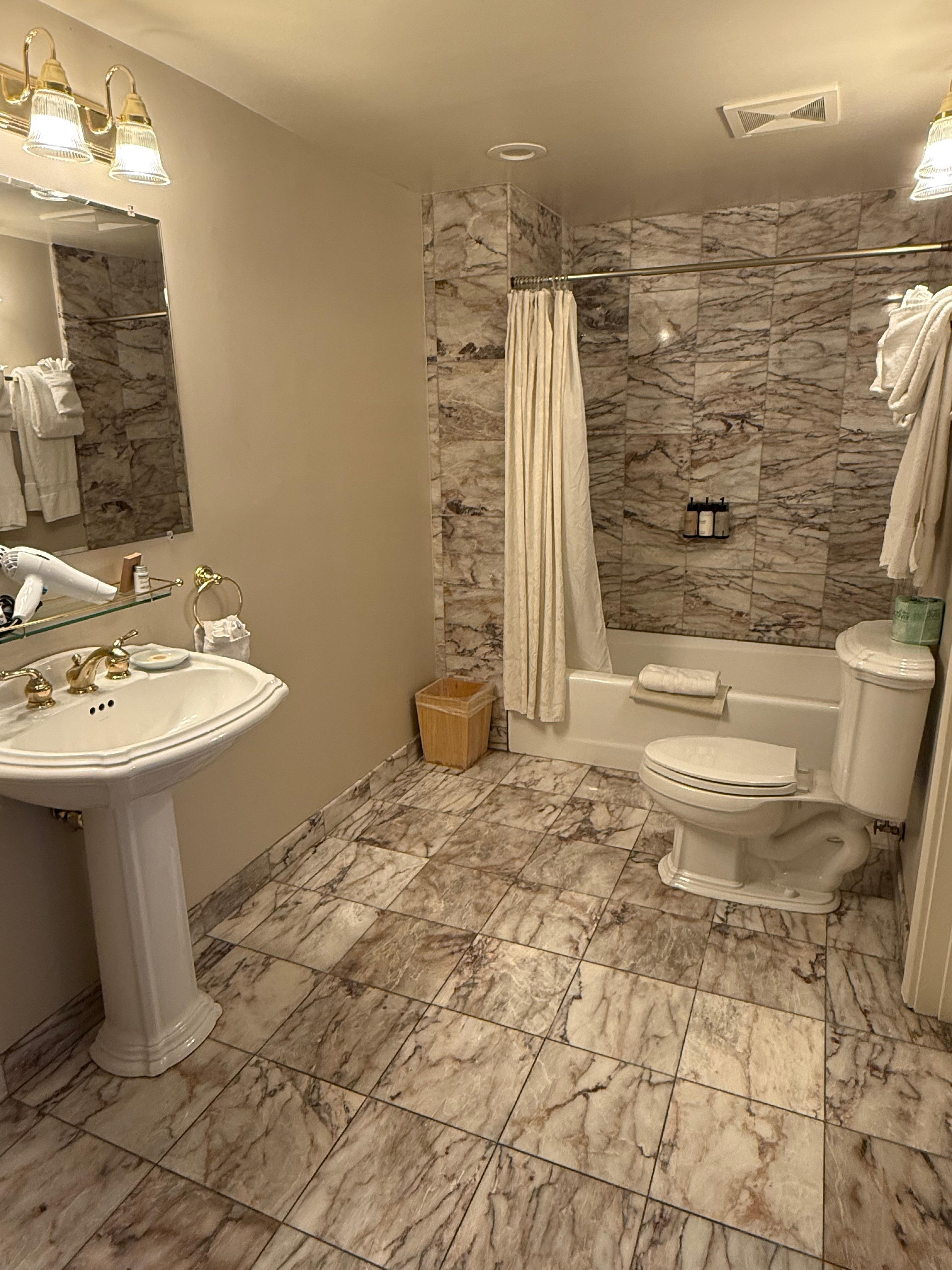 The Carriage House bathroom