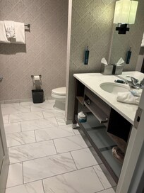 Beautiful bathroom and very clean.