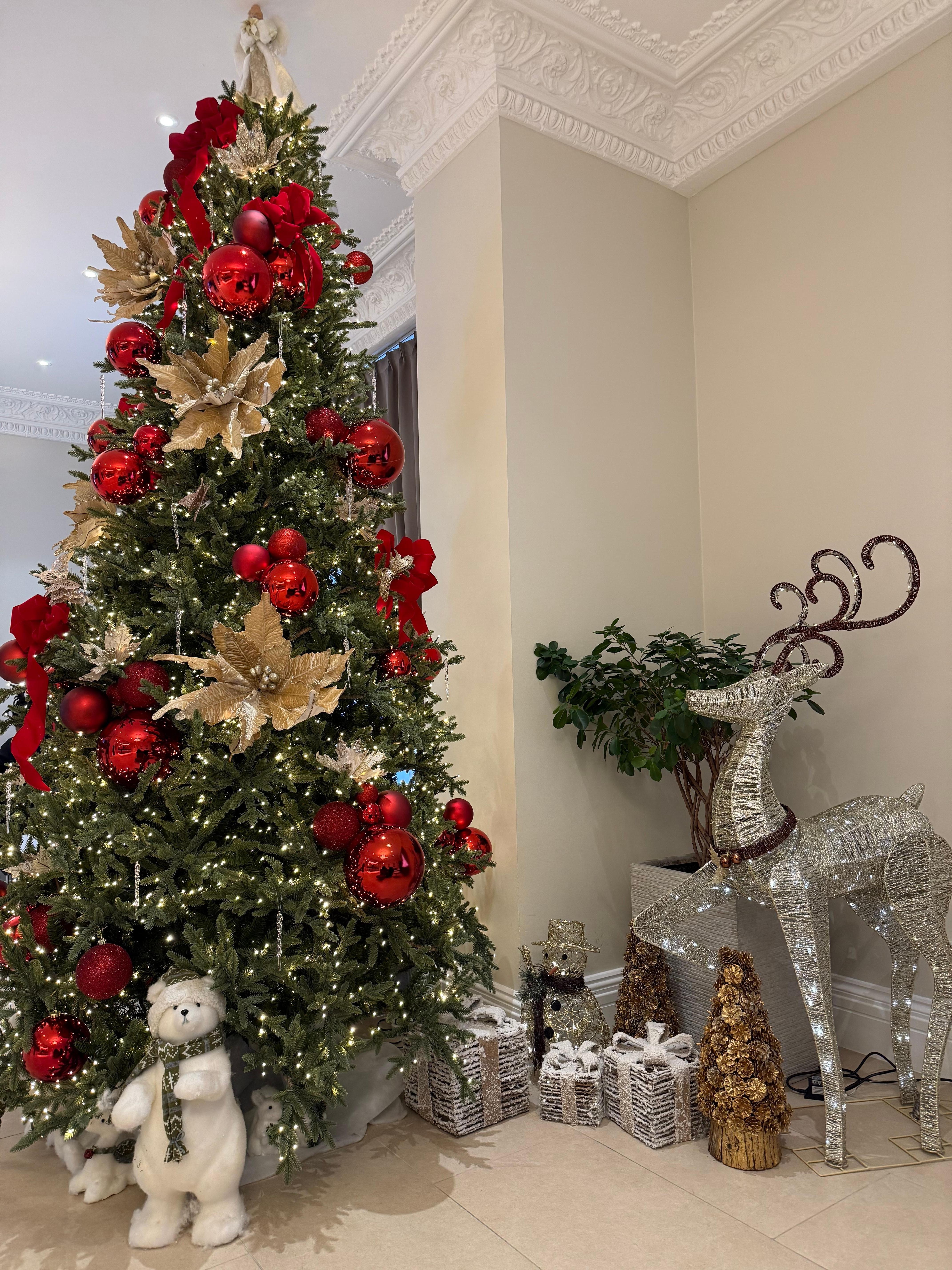 The little decor inside the lobby area