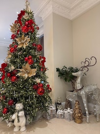 The little decor inside the lobby area