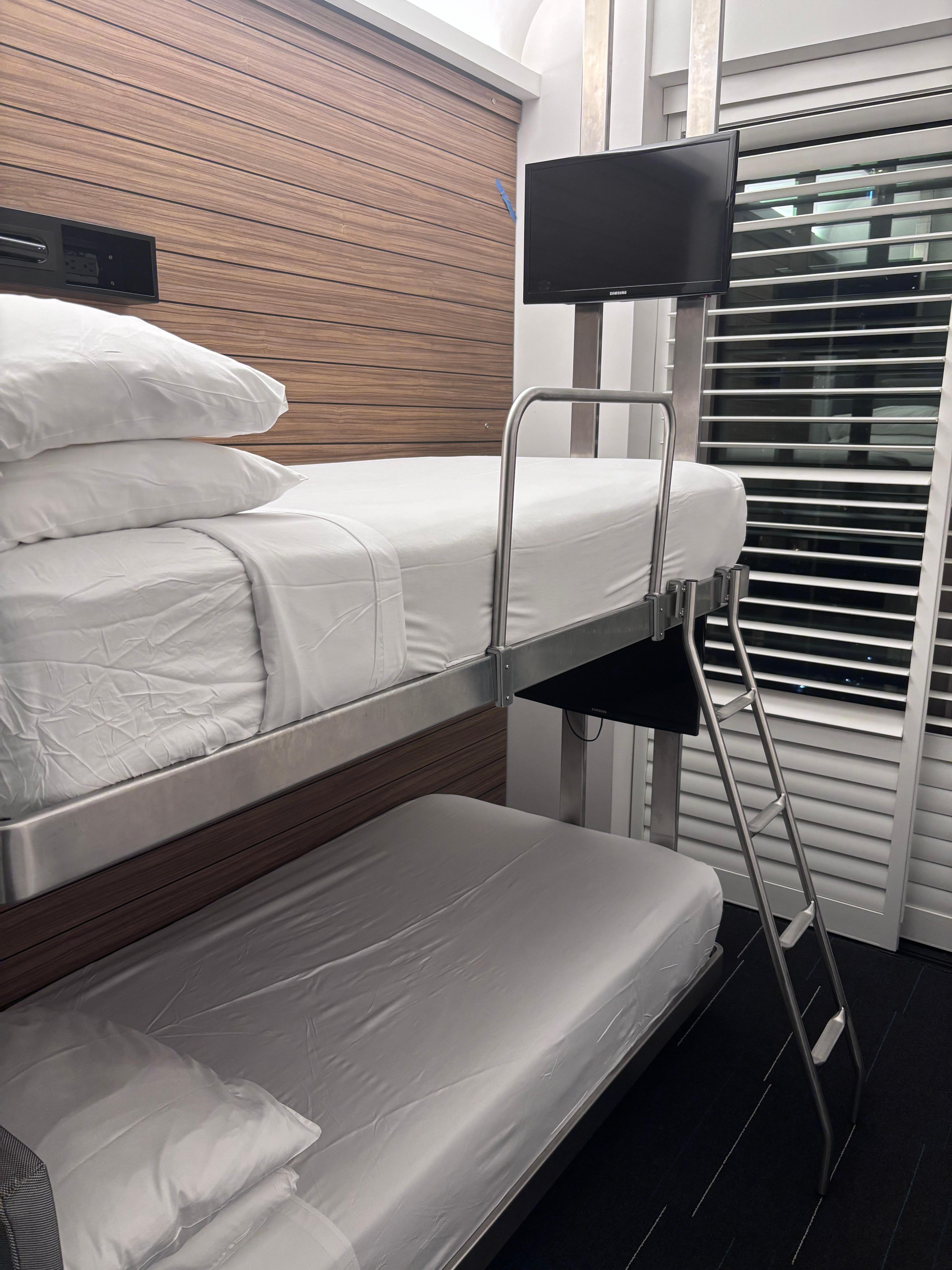 Bunk bed 