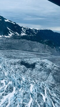 Glacier viewing from floatplane with Talon Air.