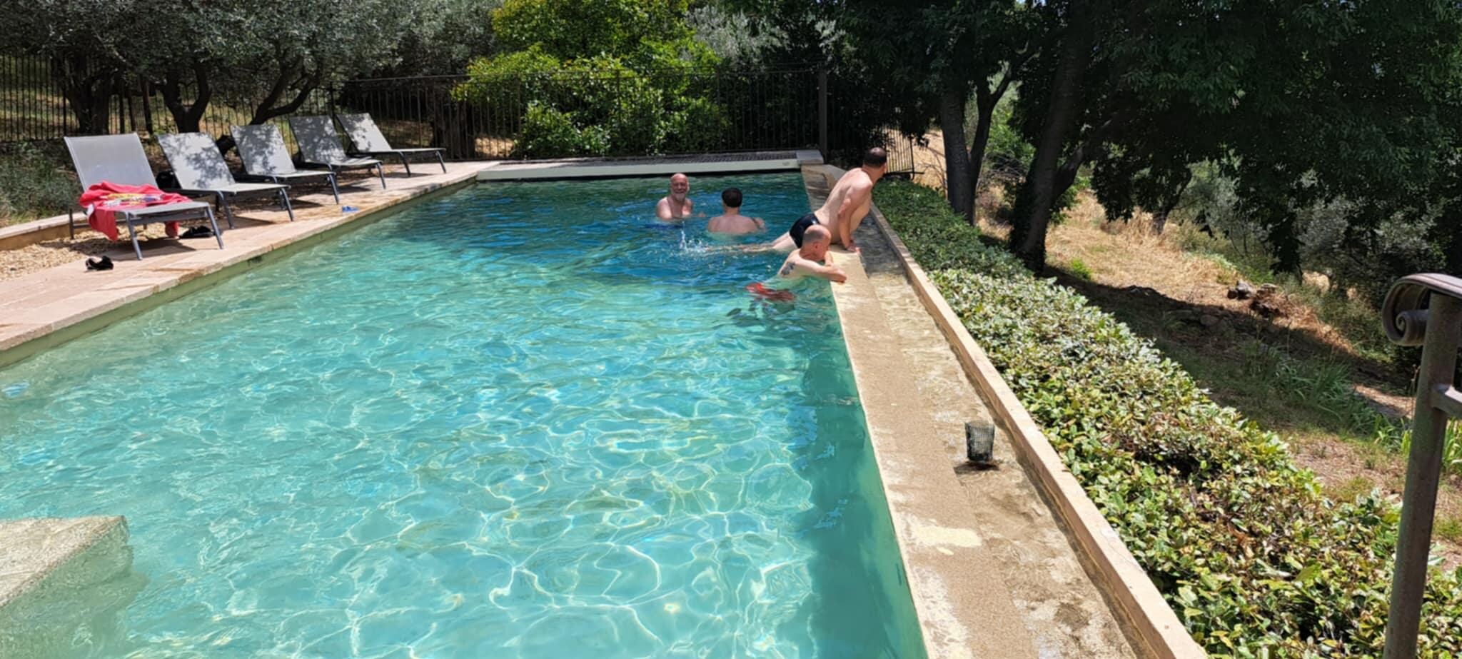 Vue de la piscine a débordement