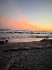 Beach 1 minute down the road