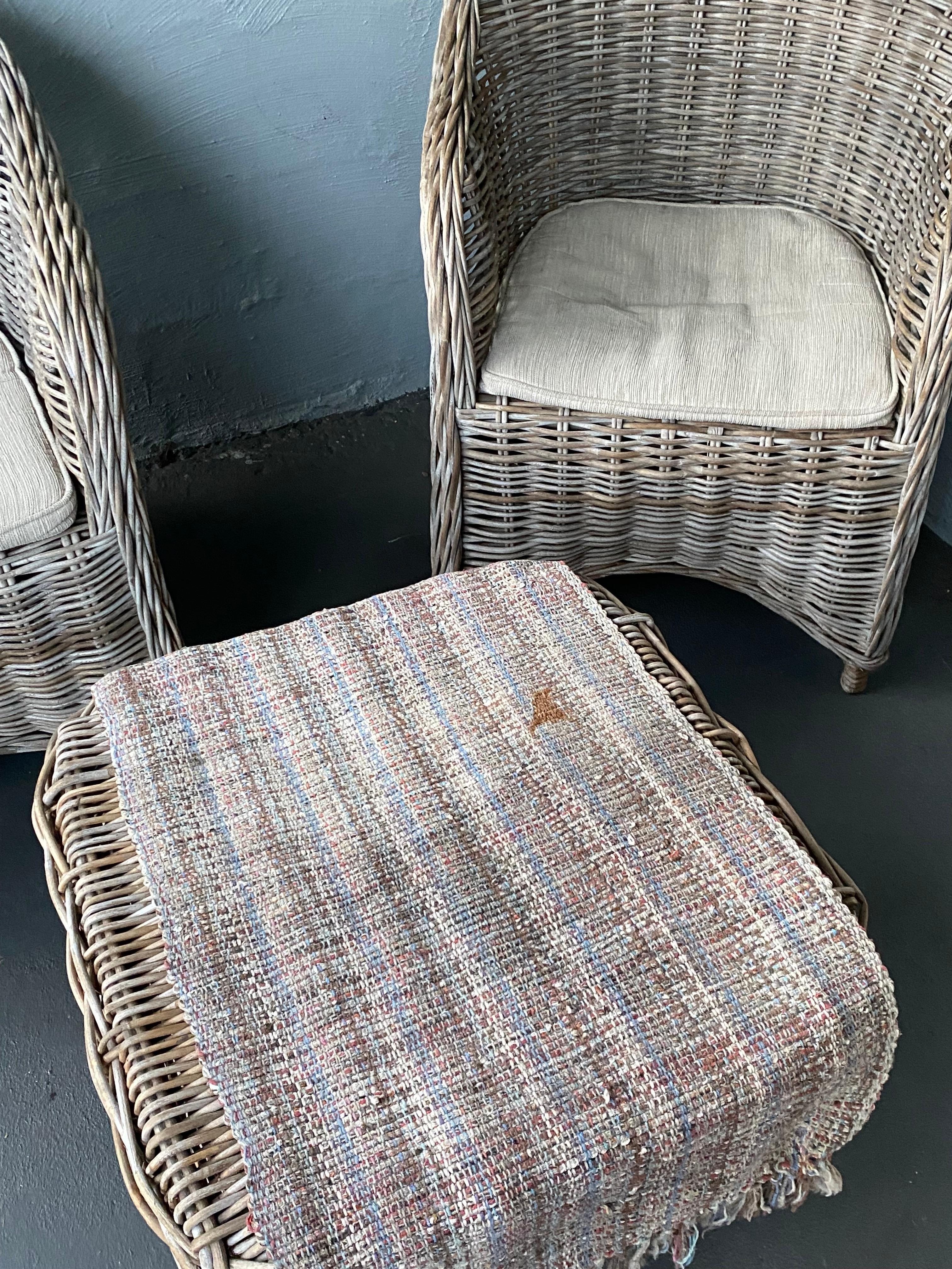 Dirty and not inviting to sit on