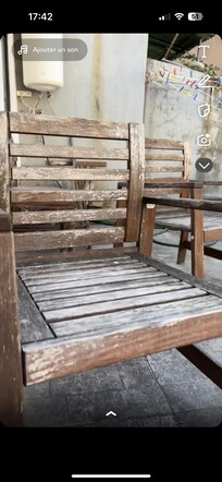Chaise abîmé et bois en mauvais état
