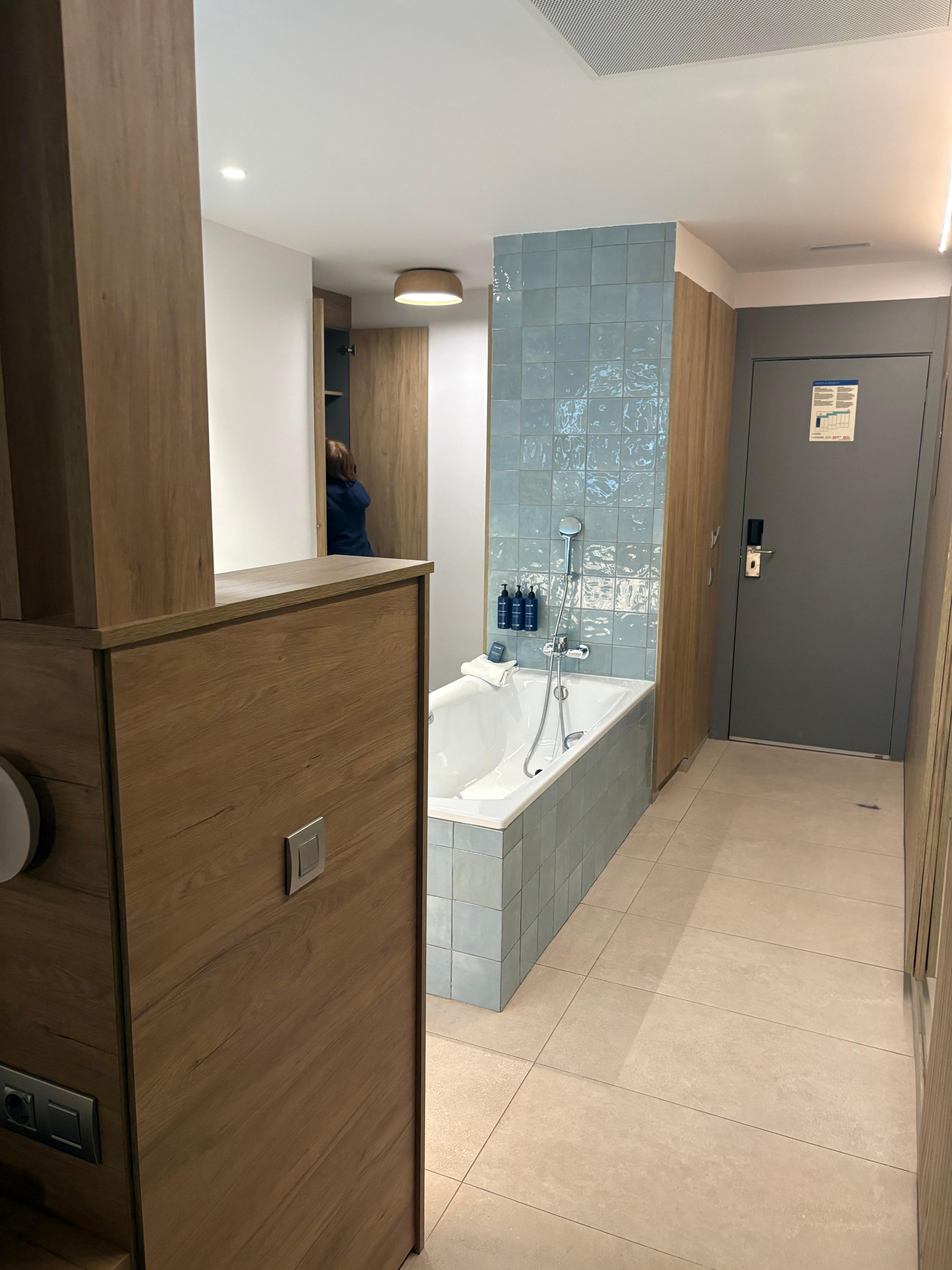 Door on right, bath in the middle, one open plan room