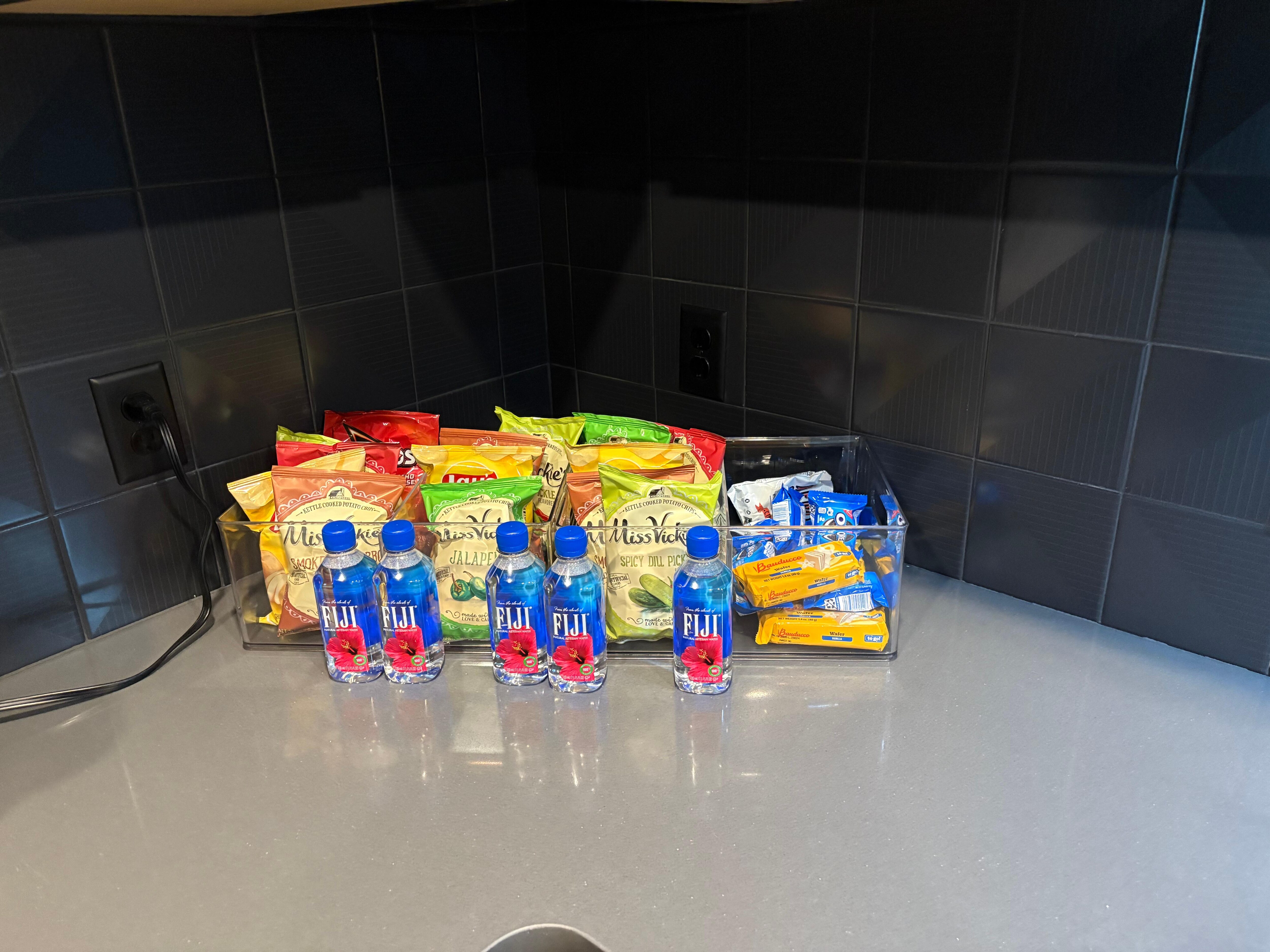 Snacks are always on time. 