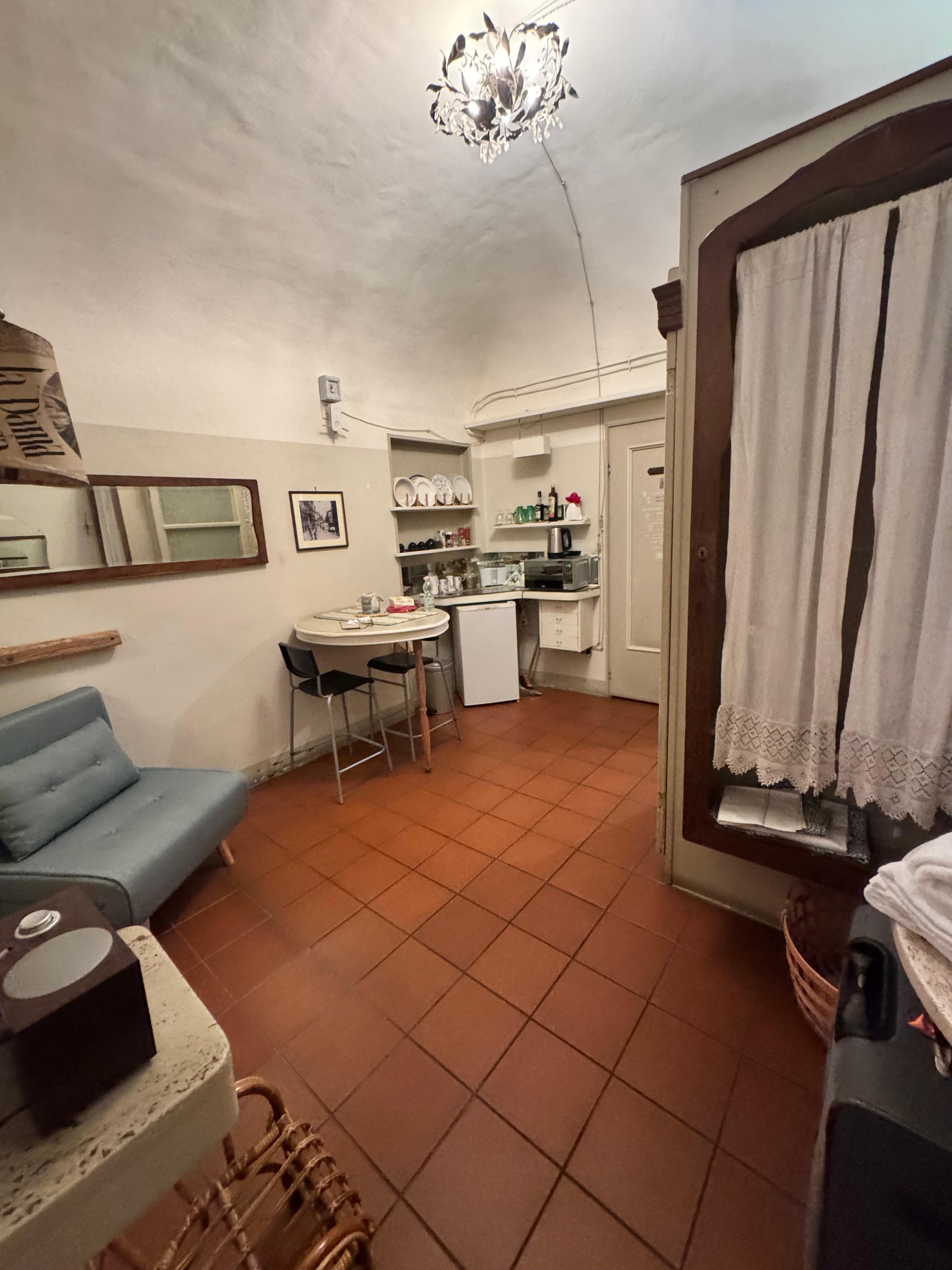 Kitchen/ dining area