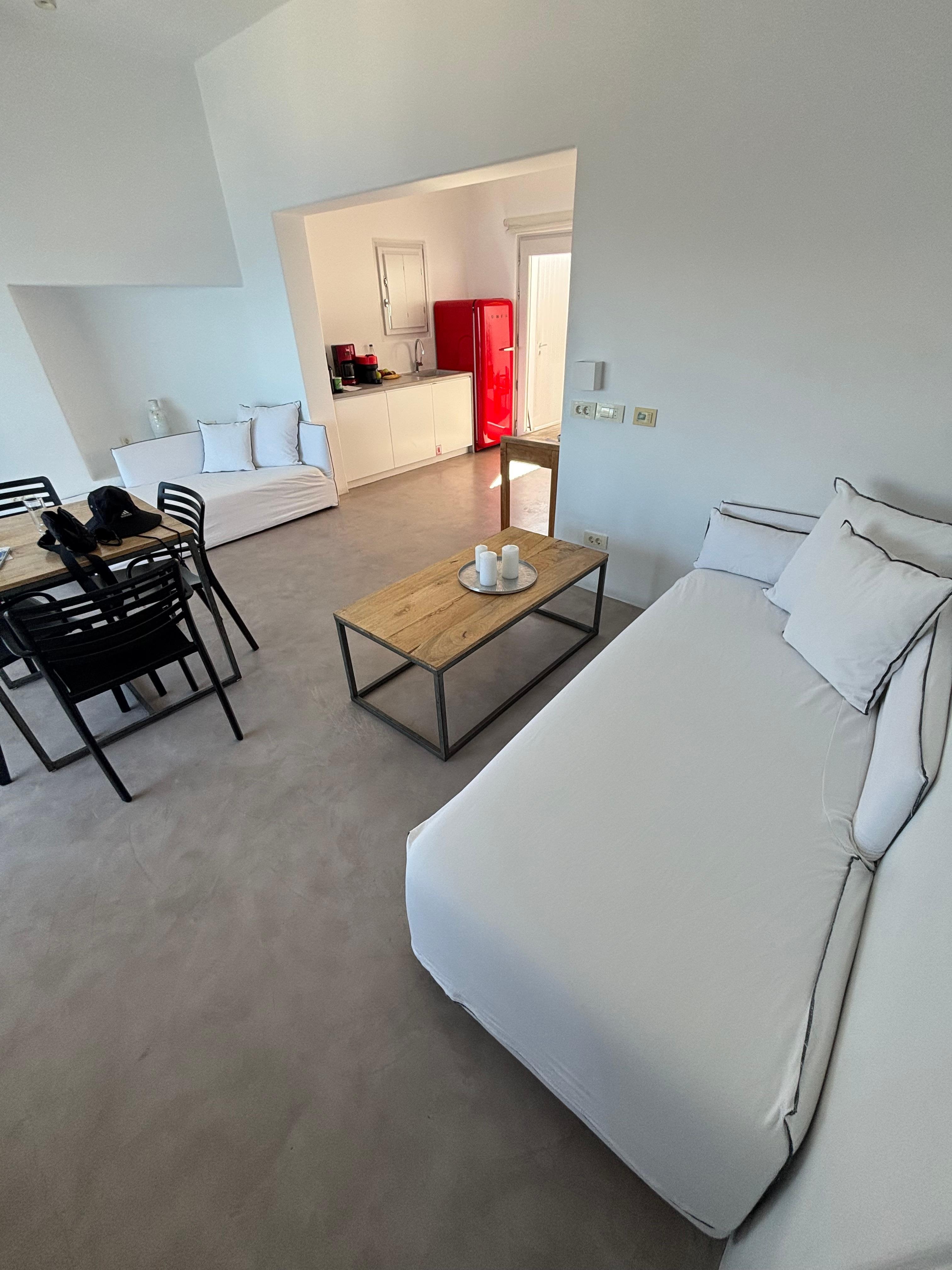 These two small beds suitable for kids. They have their own full bath. 