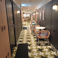 Il corridoio che porta alla reception