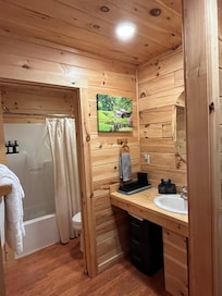 Lots of towels! Very very clean!