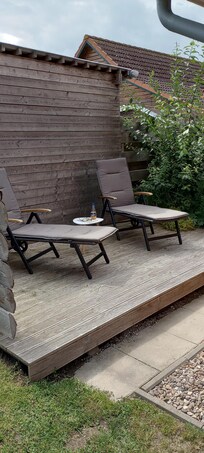 Garten und Gartenmöbel in einem sehr guten Zustand , da kann man schön relaxen.