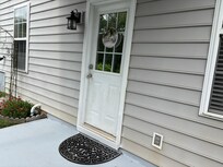 Inviting entrance to apartment.