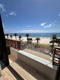 4th floor sea view room