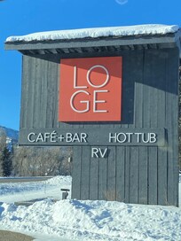 Sign broadcasting “hot tub” as primary amenity