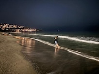 Redondo Beach - 2 short blocks away