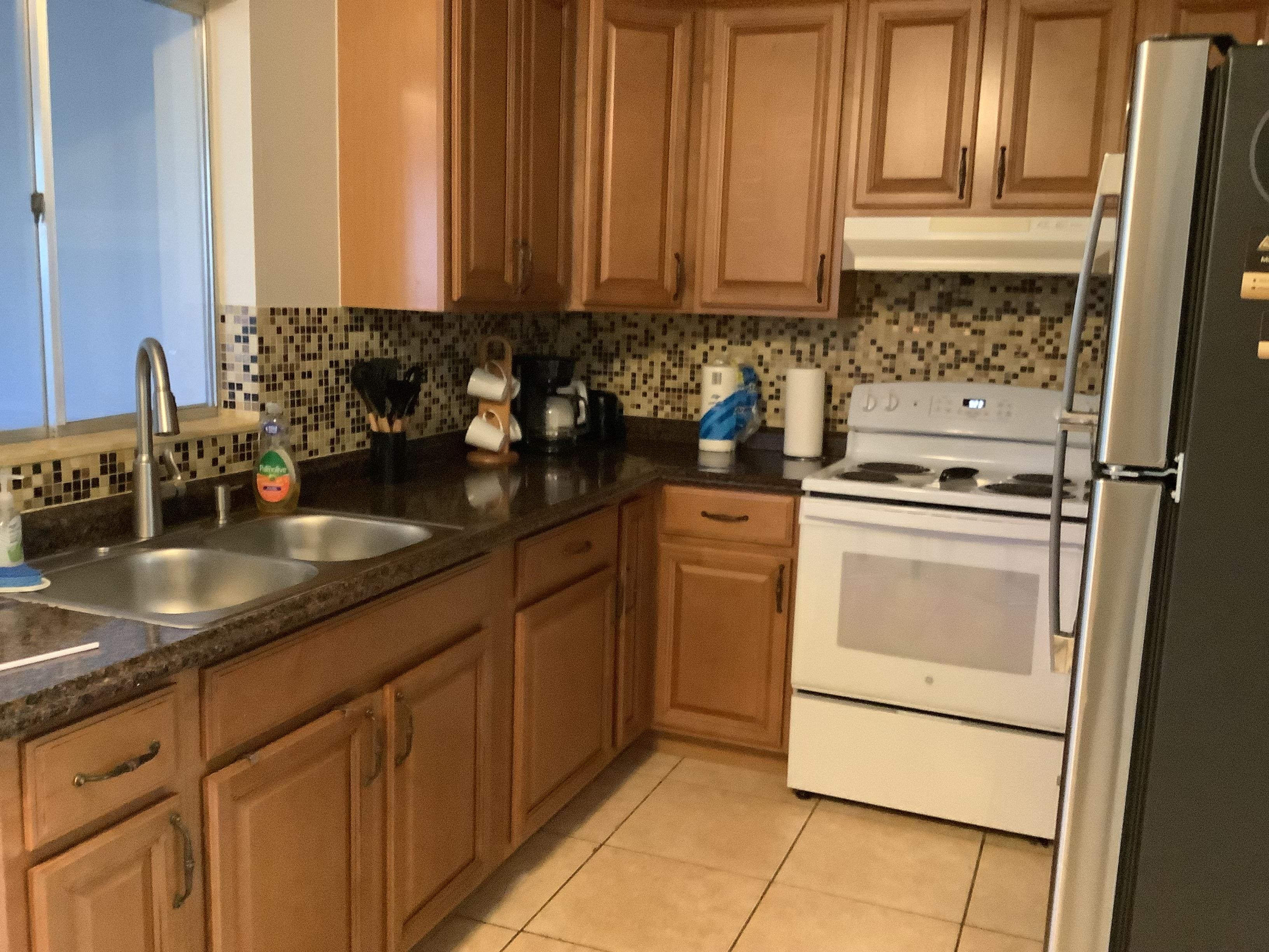 Kitchen fully stocked.  Would have liked an outdoor grill