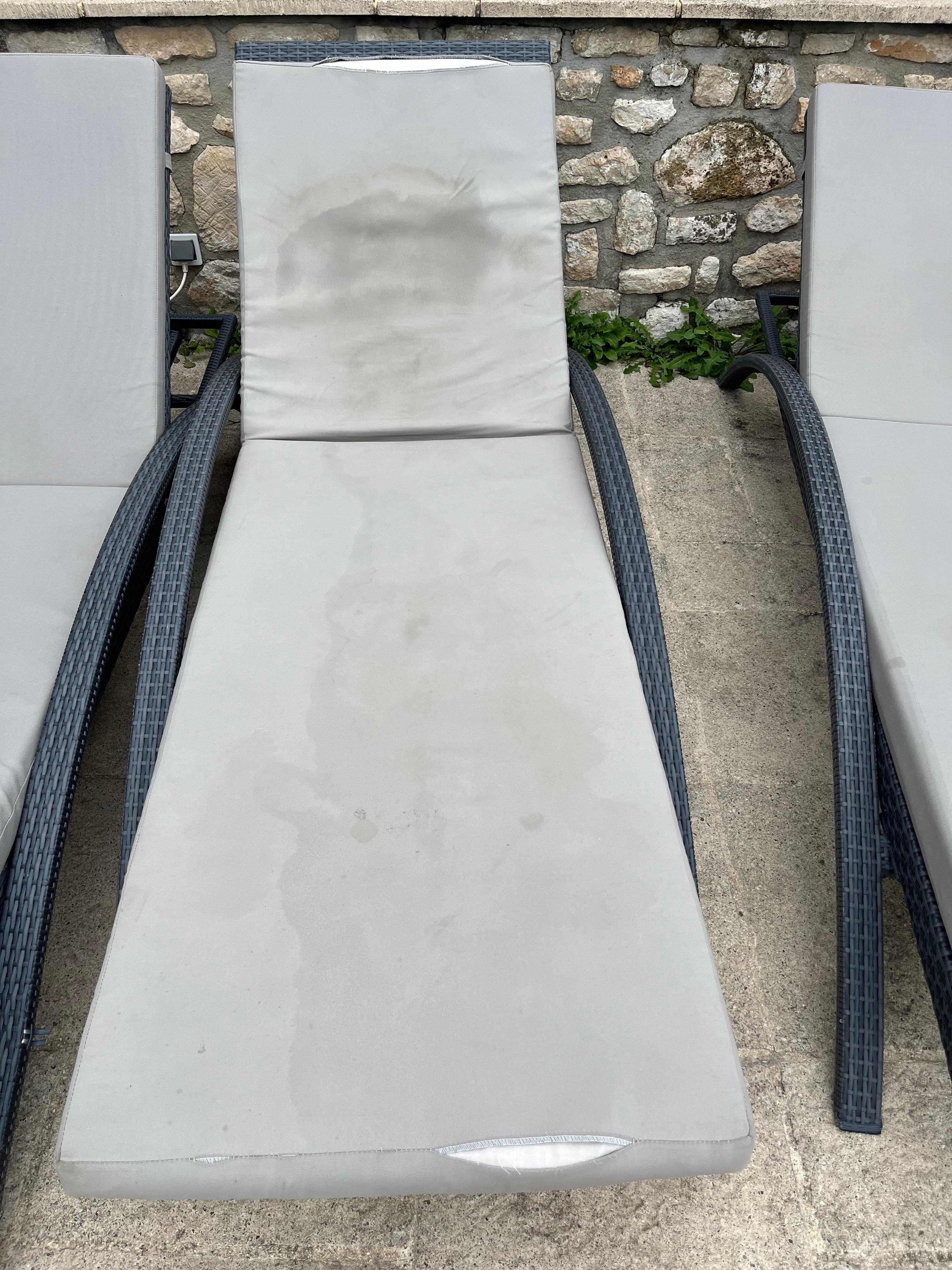 Auflage verschmutzt und defekt 