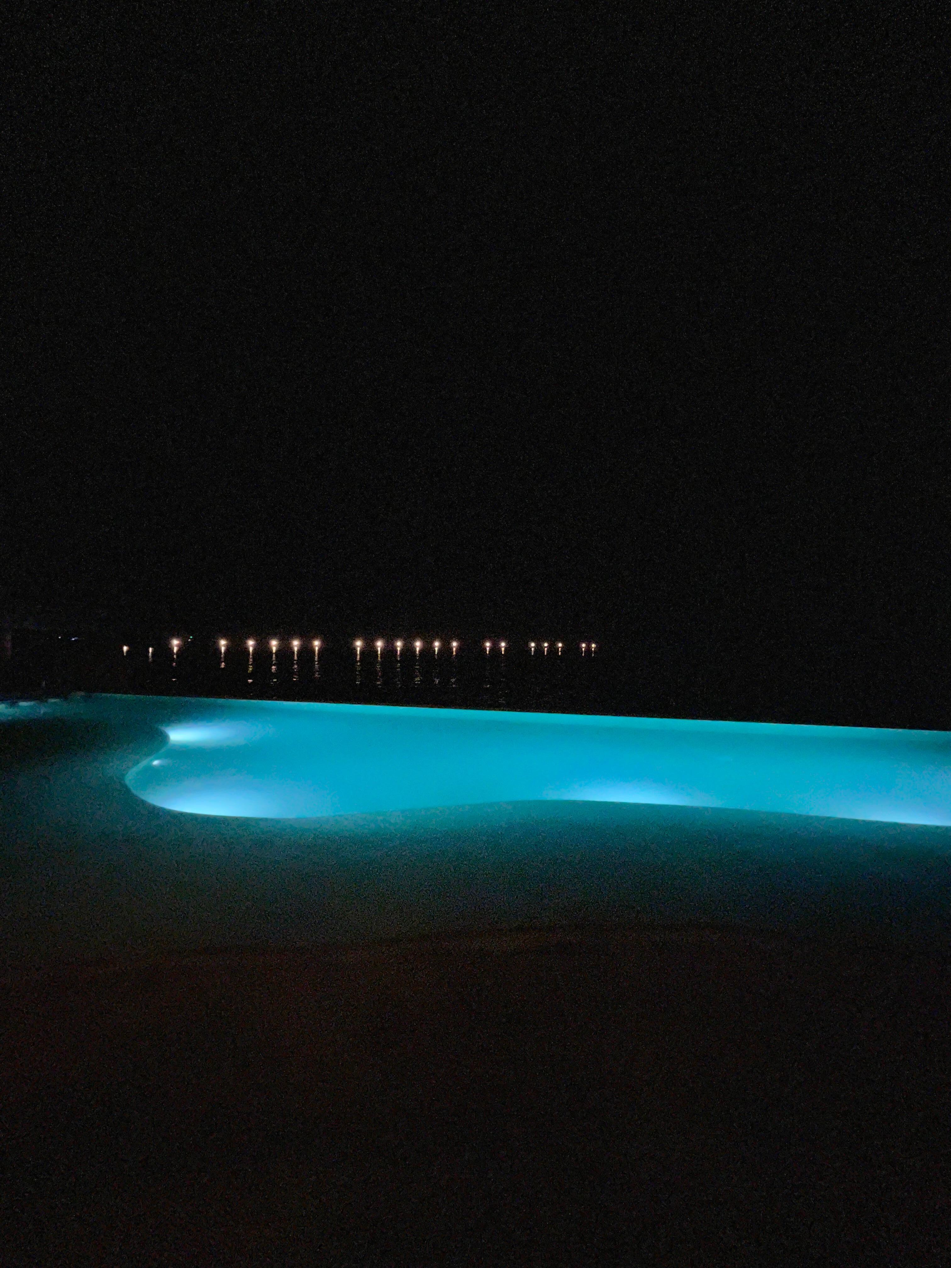 Piscina vista al océano 