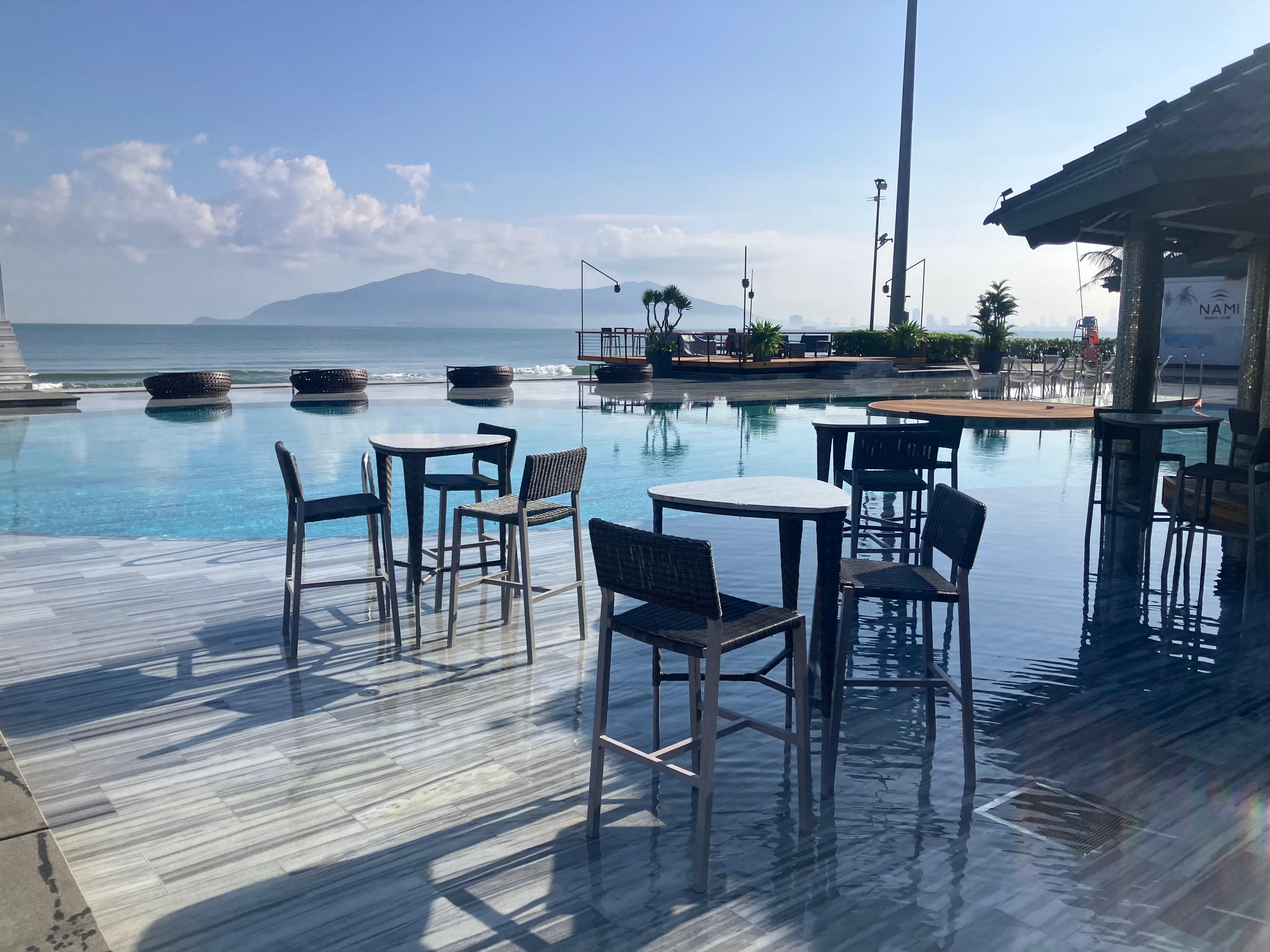 波ビーチのテラス