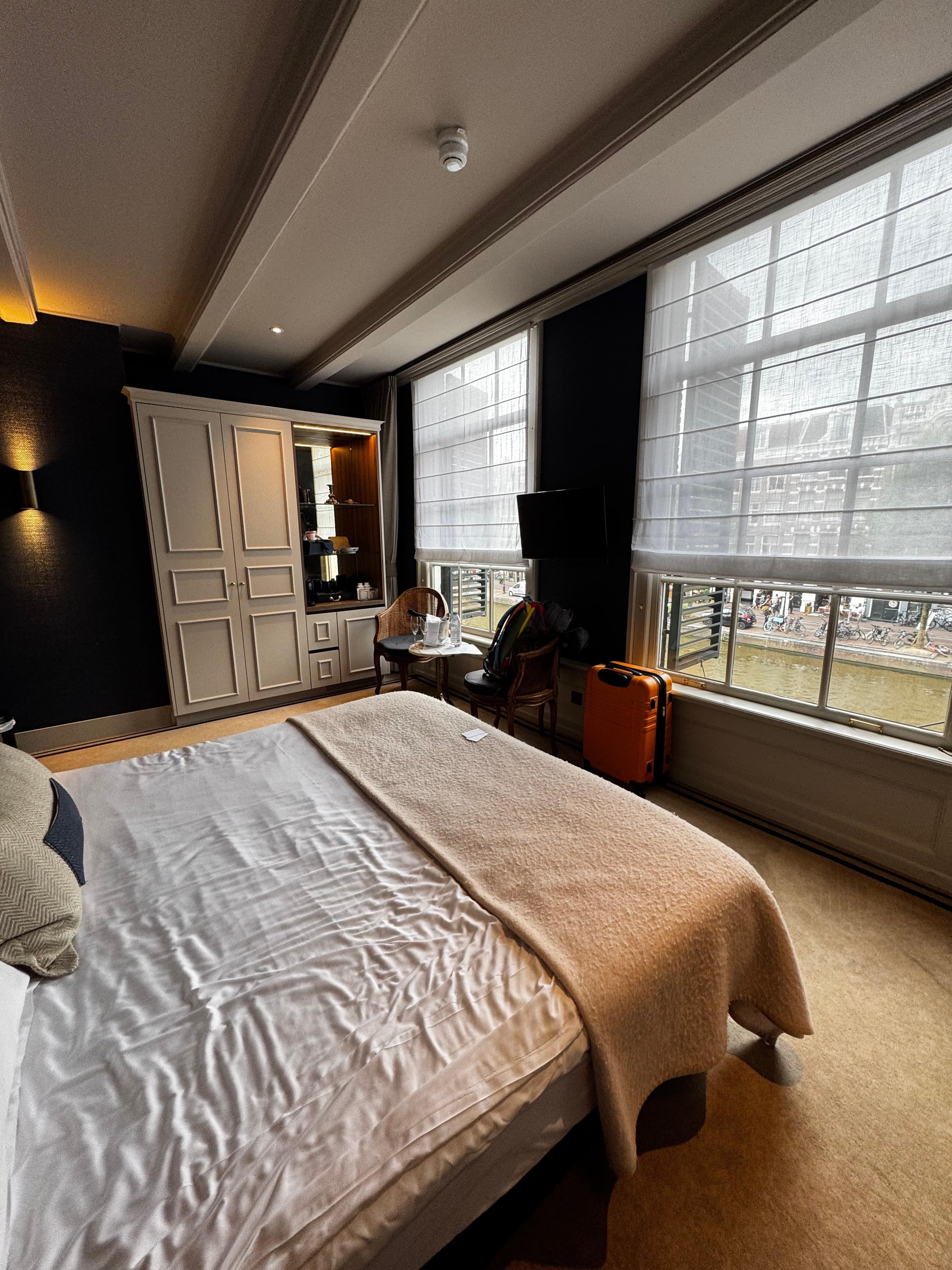 Canal view king room 