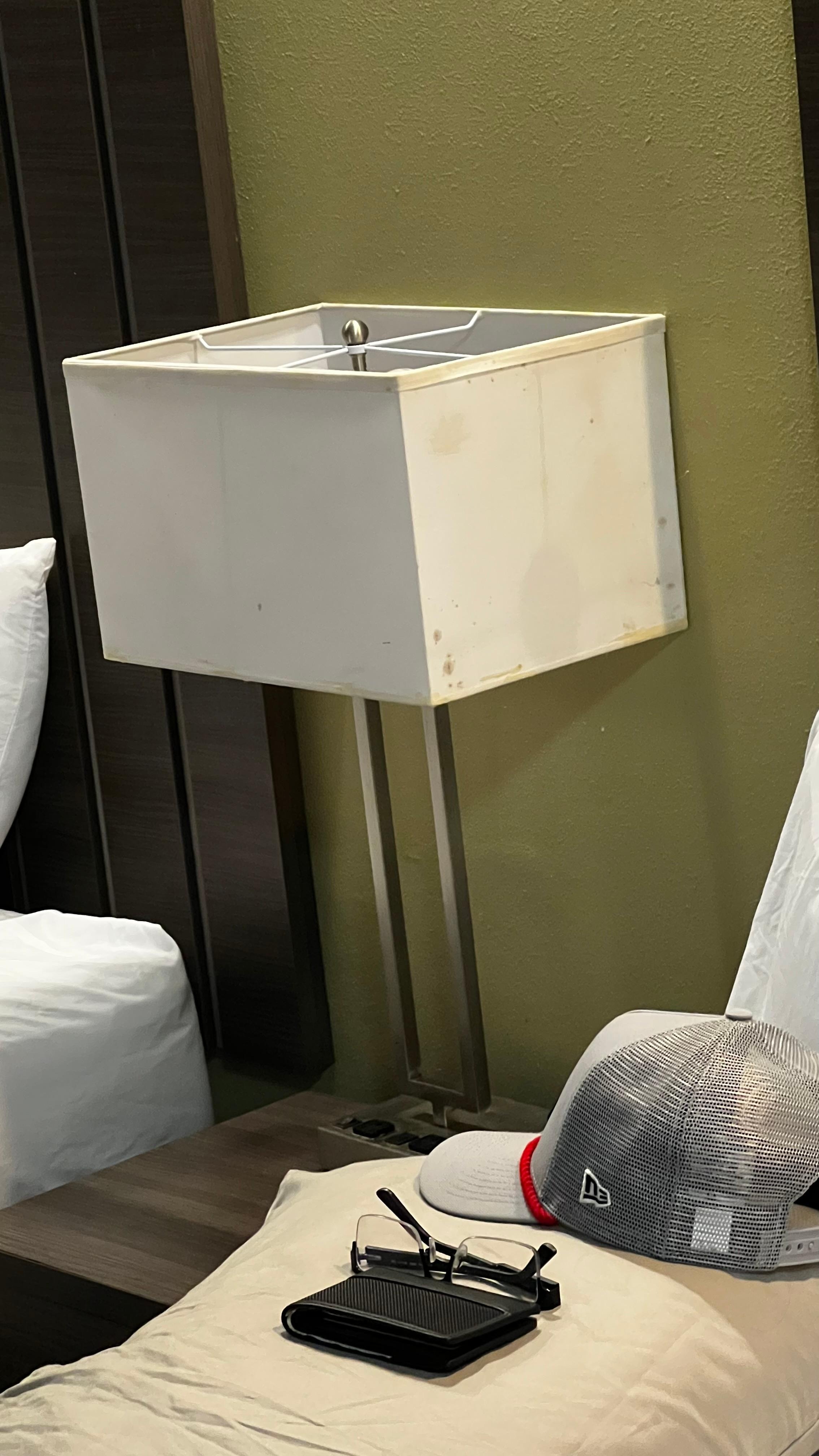 Lamp was disgusting