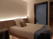 シングルの客室内