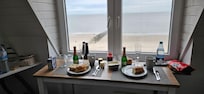 Frühstück mit Blick aufs Meer
