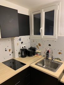 Le minuscule coin cuisine
