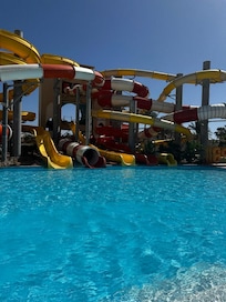 Acquapark non grandissima, ma molto divertente