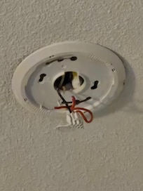 Ceiling light fixture