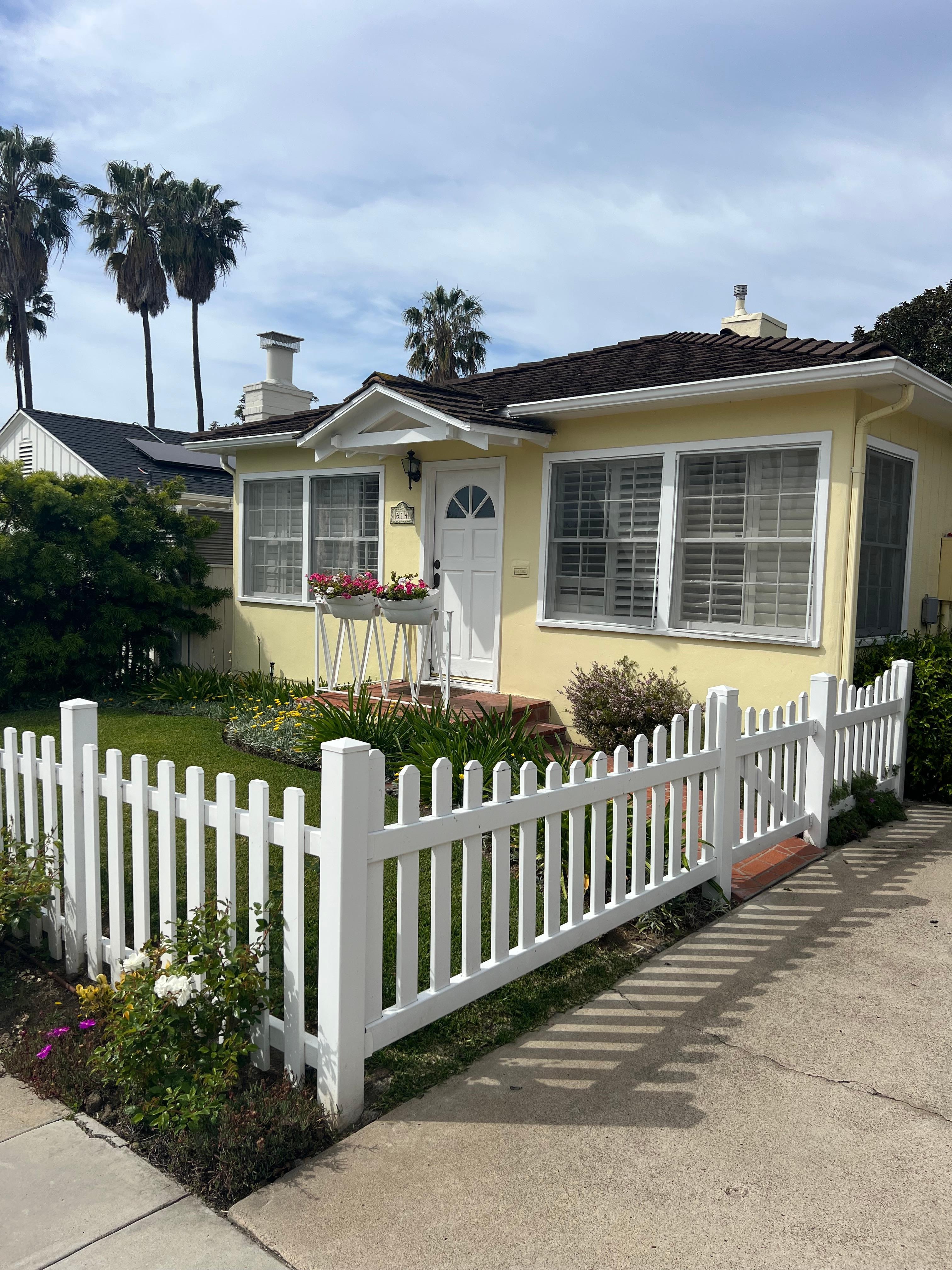 So cute and an easy entrance 