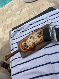 The pizza omg chef’s kiss. You can see the fresh herbs on top.