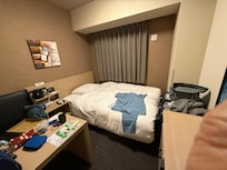 セミダブルベッド 部屋着は作務衣風