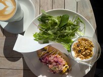 軽井沢駅近くの丸山珈琲で朝食を