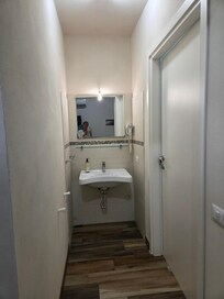 Bathroom vanity