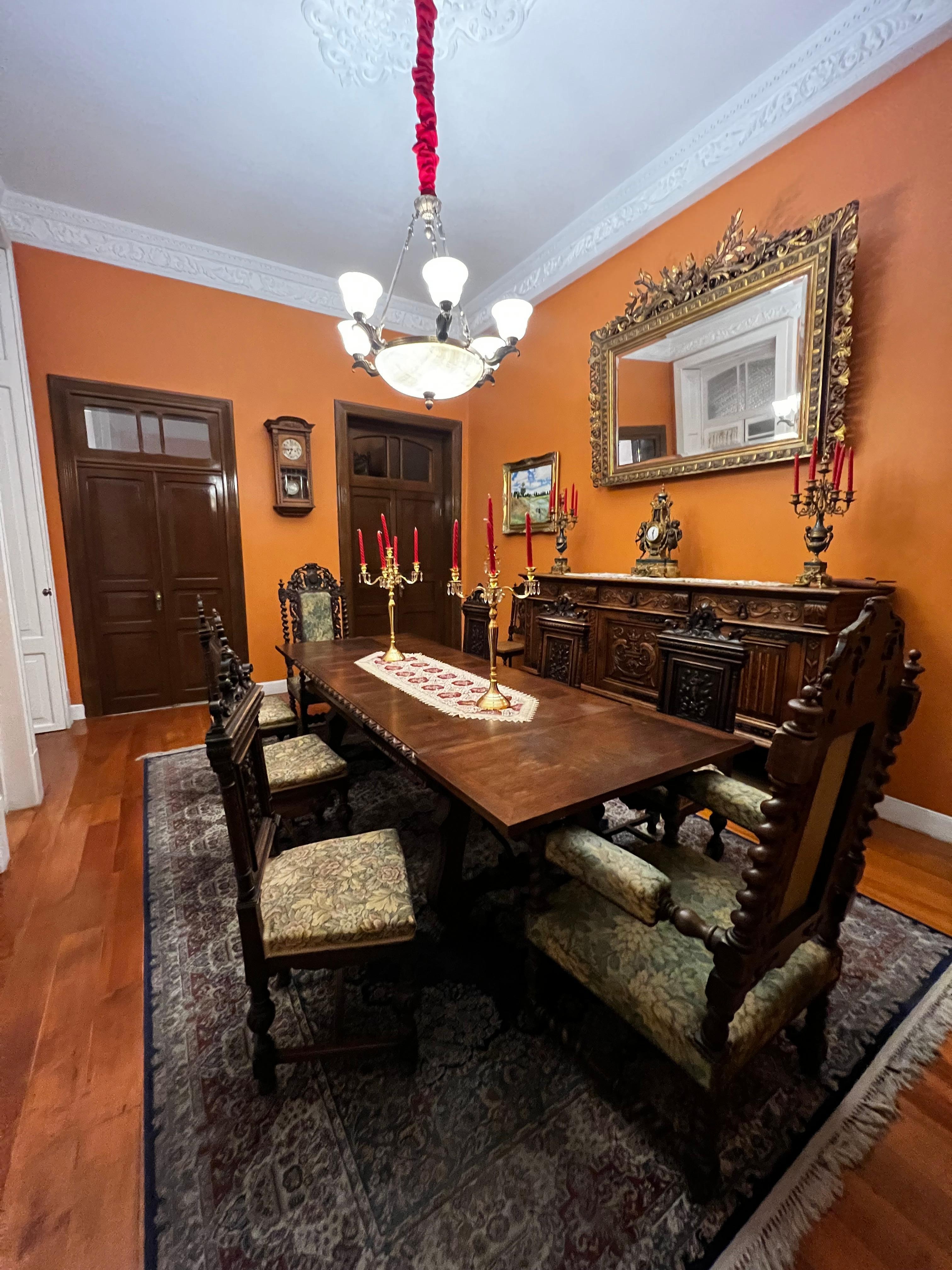 El comedor es de mucha historia y lo puedes usar 